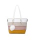 T11058 - Bolso bandolera con adorno de pompon