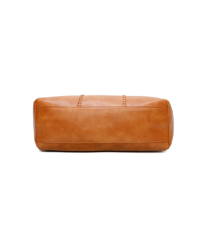 T11460 - Bolso bandolera con pompón y mosquetones en el asa y bandolera