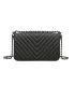 T11463 - Bolso bandolera de solapa con bandolera de cadena negra y refuerzo para el hombro