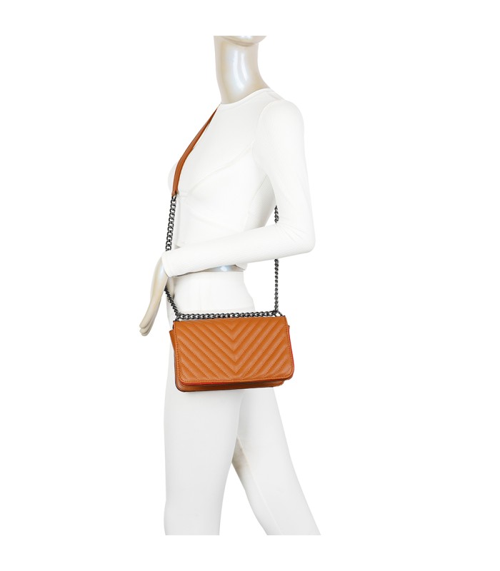 T11463 - Bolso bandolera de solapa con bandolera de cadena negra y refuerzo para el hombro