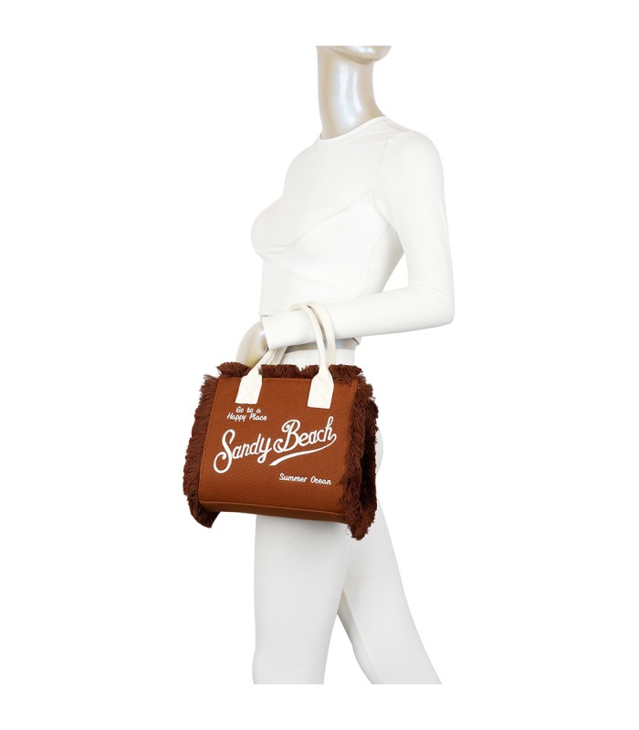 T11411 - Bolso bandolera y de mano para la playa con flecos y con letras bordadas
