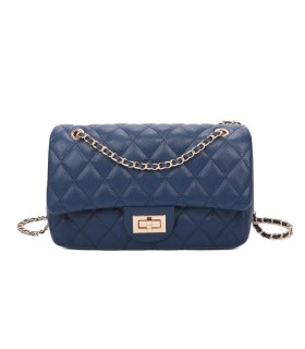 T11505 - Bolso rectangular con bandolera y asa de cadena cierre de pestillo