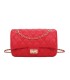 T11505 - Bolso rectangular con bandolera y asa de cadena cierre de pestillo