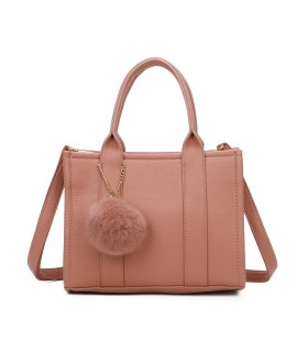 T11566 - Bolso Toten Bag mediano a juego con pompón decorativo