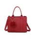 T11566 - Bolso Toten Bag mediano a juego con pompón decorativo