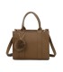T11566 - Bolso Toten Bag mediano a juego con pompón decorativo
