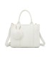 T11566 - Bolso Toten Bag mediano a juego con pompón decorativo
