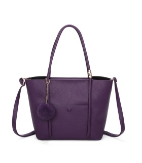 T11563 - Bolso bandolera con pompón y bolsillo frontal