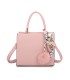 T11576 - Bolso bandolera cuadrado para mujer con adornos de pañuelo y borla