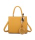 T11576 - Bolso bandolera cuadrado para mujer con adornos de pañuelo y borla