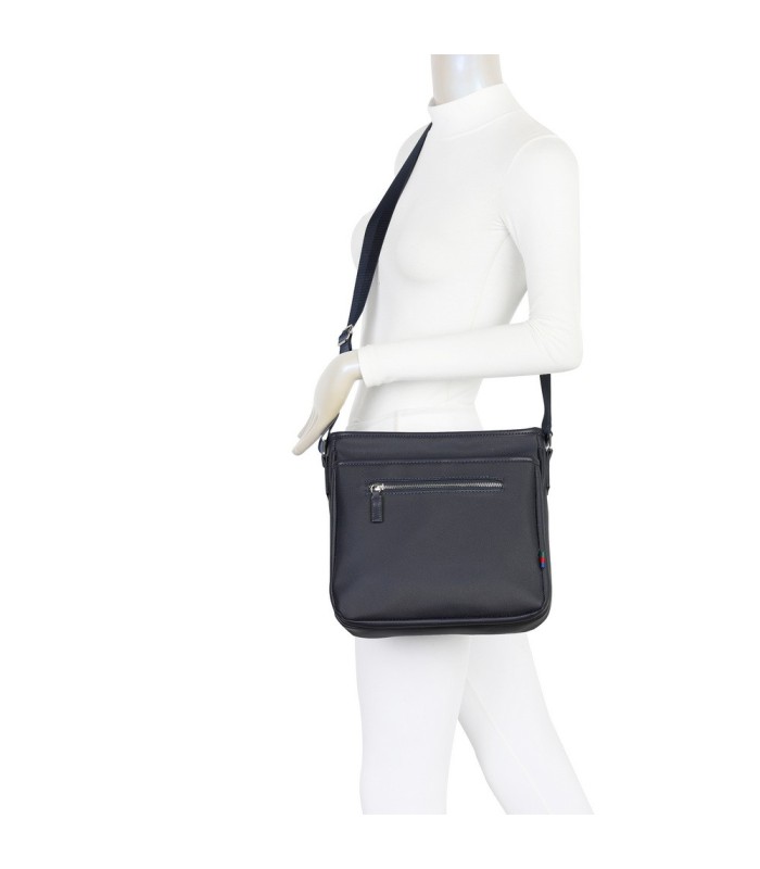 T11689 - Bolso cuadrado con bandolera y bolsillo frontal