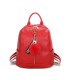T11698 - Mochila con borla de color espaciosa con un compartimento y cremallera