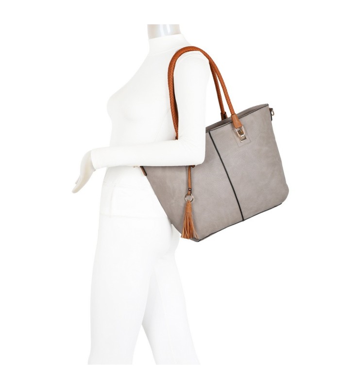 T11747 - Bolso con borla decorativa y apto para llevar en el hombro