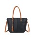 T11747 - Bolso con borla decorativa y apto para llevar en el hombro