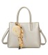 T11765 - Bolso de mano con pompón y pañuelo del mismo color