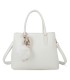 T11765 - Bolso de mano con pompón y pañuelo del mismo color