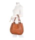 T10105 - Bolso con neceser y bandolera con adorno de emblema