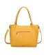 T11798 - Bolso de mano con borla del mismo color grande y con bandolera para llevarlo colgado