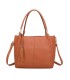 T11798 - Bolso de mano con borla del mismo color grande y con bandolera para llevarlo colgado