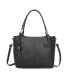 T11798 - Bolso de mano con borla del mismo color grande y con bandolera para llevarlo colgado