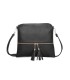 T11803 - Bolso bandolera con borlas decorativas cuadrado y con cierre de cremallera