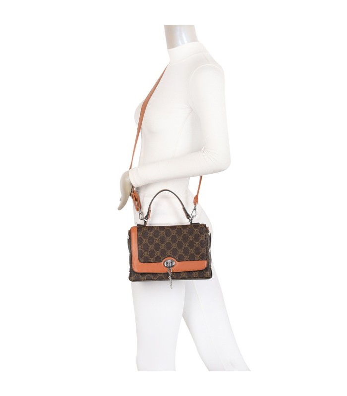 T11788 - Bolso con patrón y bandolera con con adorno de pluma y cierre de pestillo