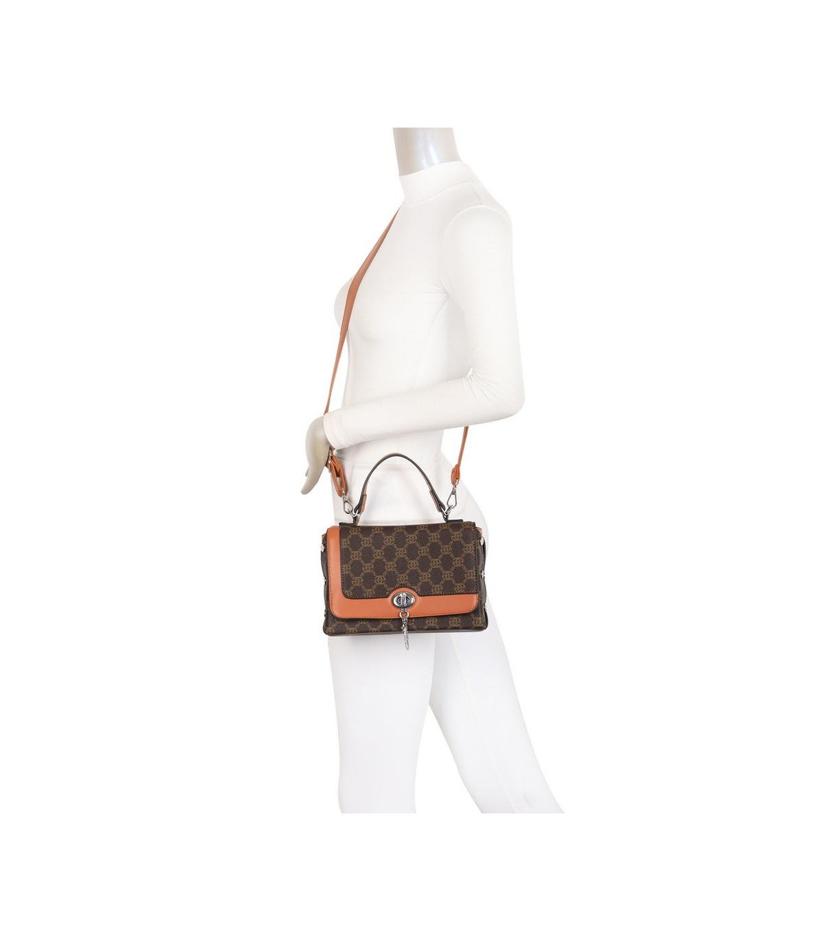 T11788 - Bolso con patrón y bandolera con con adorno de pluma y cierre de pestillo