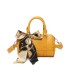 T11865 - Bolso con pañuelo de color con un gran compartimento