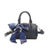 T11865 - Bolso con pañuelo de color con un gran compartimento