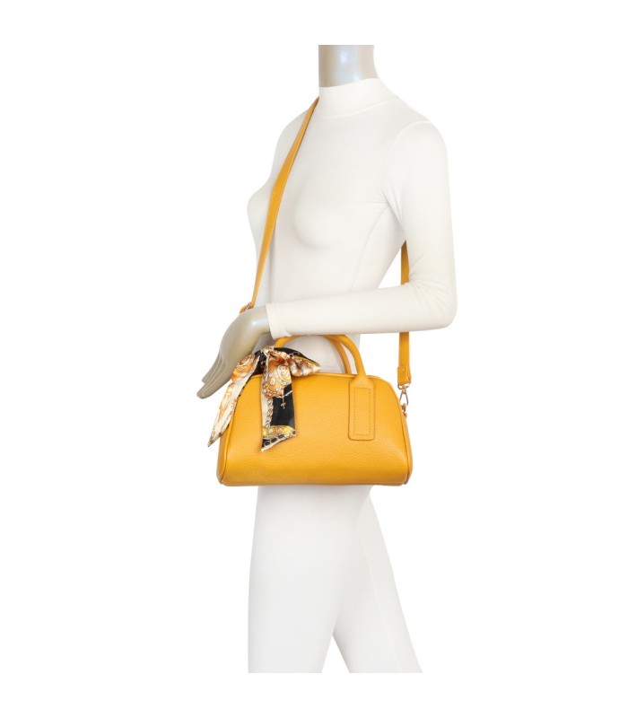 T11864 - Bolso de forma trapezoidal con pañuelo y bandolera para colgar