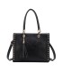 T11826 - Bolso bandolera con borla decorativa