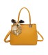T11862 - Bolso con bandolera y pañuelo de decoración con bolsillo trasero exterior