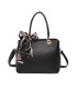 T11862 - Bolso con bandolera y pañuelo de decoración con bolsillo trasero exterior
