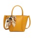 T11863 - Bolso con pañuelo y neceser compartimento amplio con bandolerea