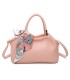 T11869 - Bolso con bolsillo externo trasero y bandolera tiene un pañuelo de colores