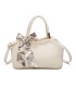 T11869 - Bolso con bolsillo externo trasero y bandolera tiene un pañuelo de colores