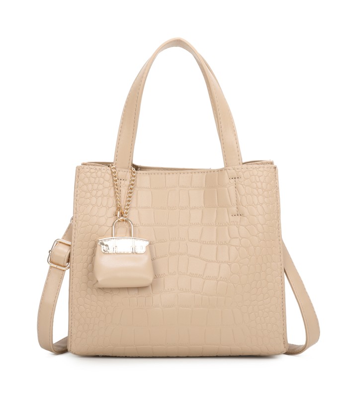 T11895- Bolso bandolera con varios compartimientos y accesorio colgante