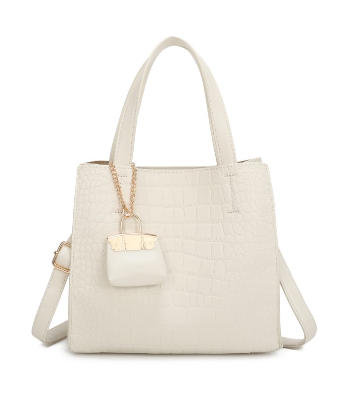 T11895- Bolso bandolera con varios compartimientos y accesorio colgante
