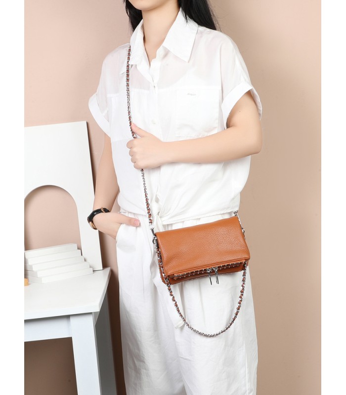 T11915-Bolso Bandolera con tachuela al borde.