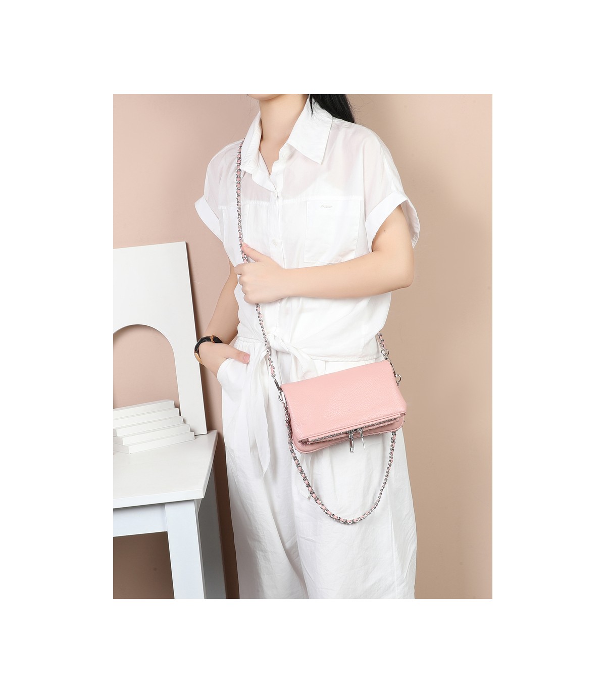 T11915-Bolso Bandolera con tachuela al borde.