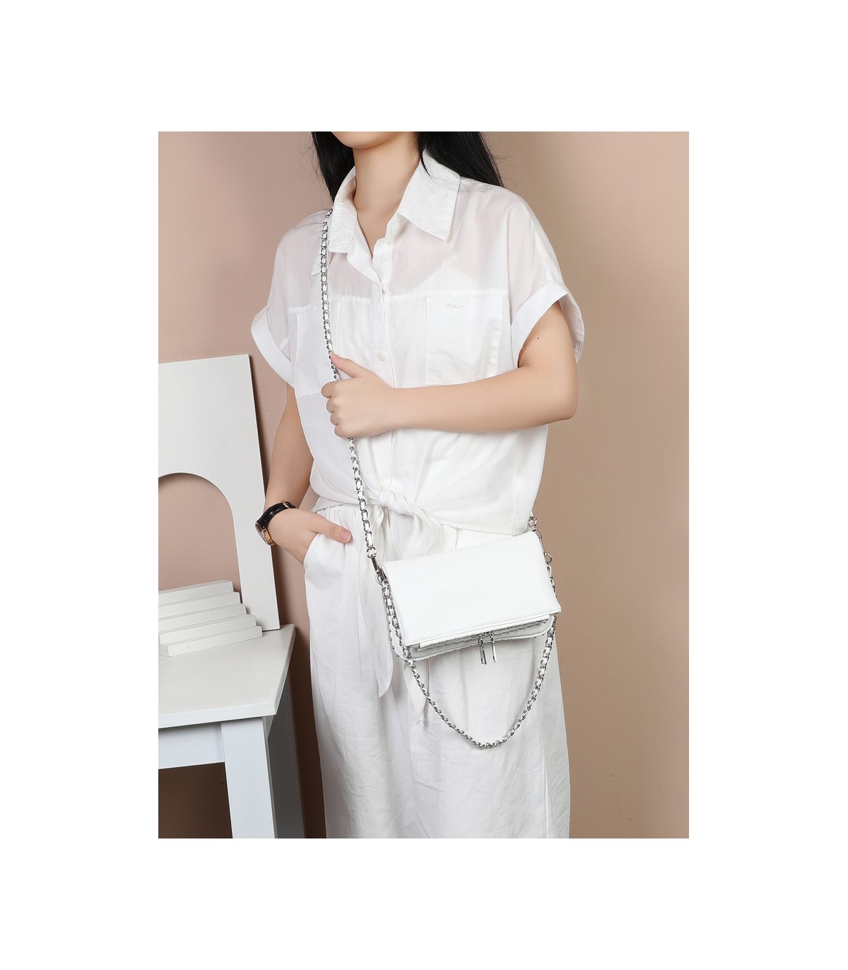T11915-Bolso Bandolera con tachuela al borde.