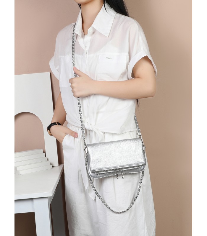T11915-Bolso Bandolera con tachuela al borde.