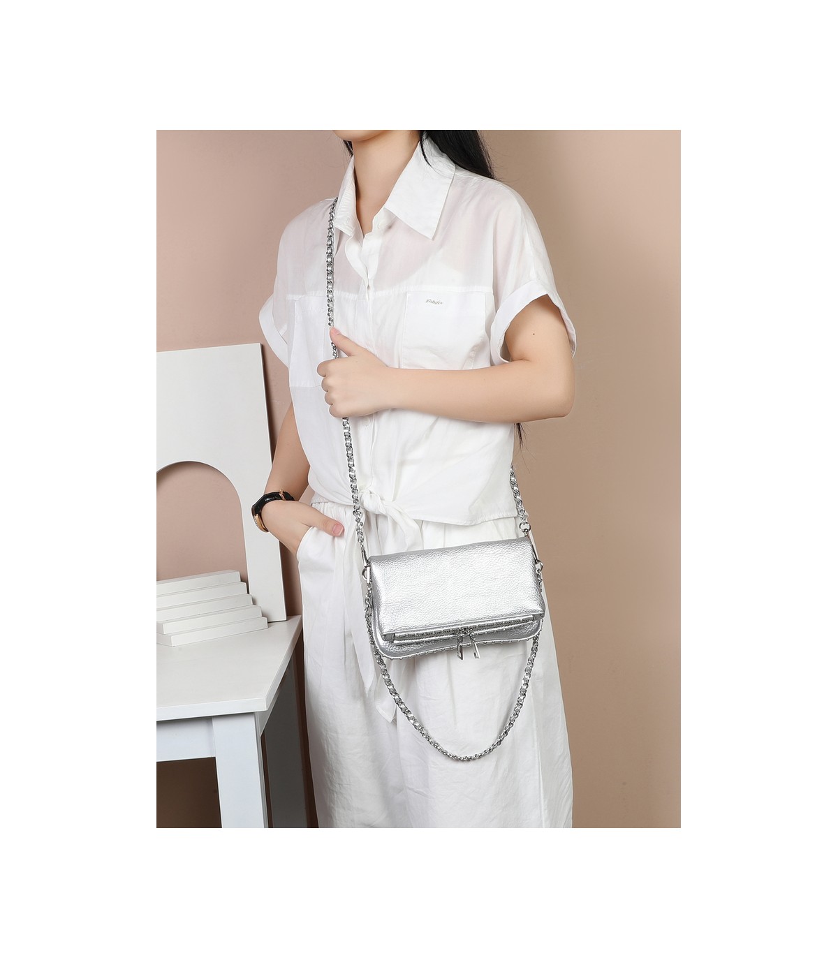T11915-Bolso Bandolera con tachuela al borde.