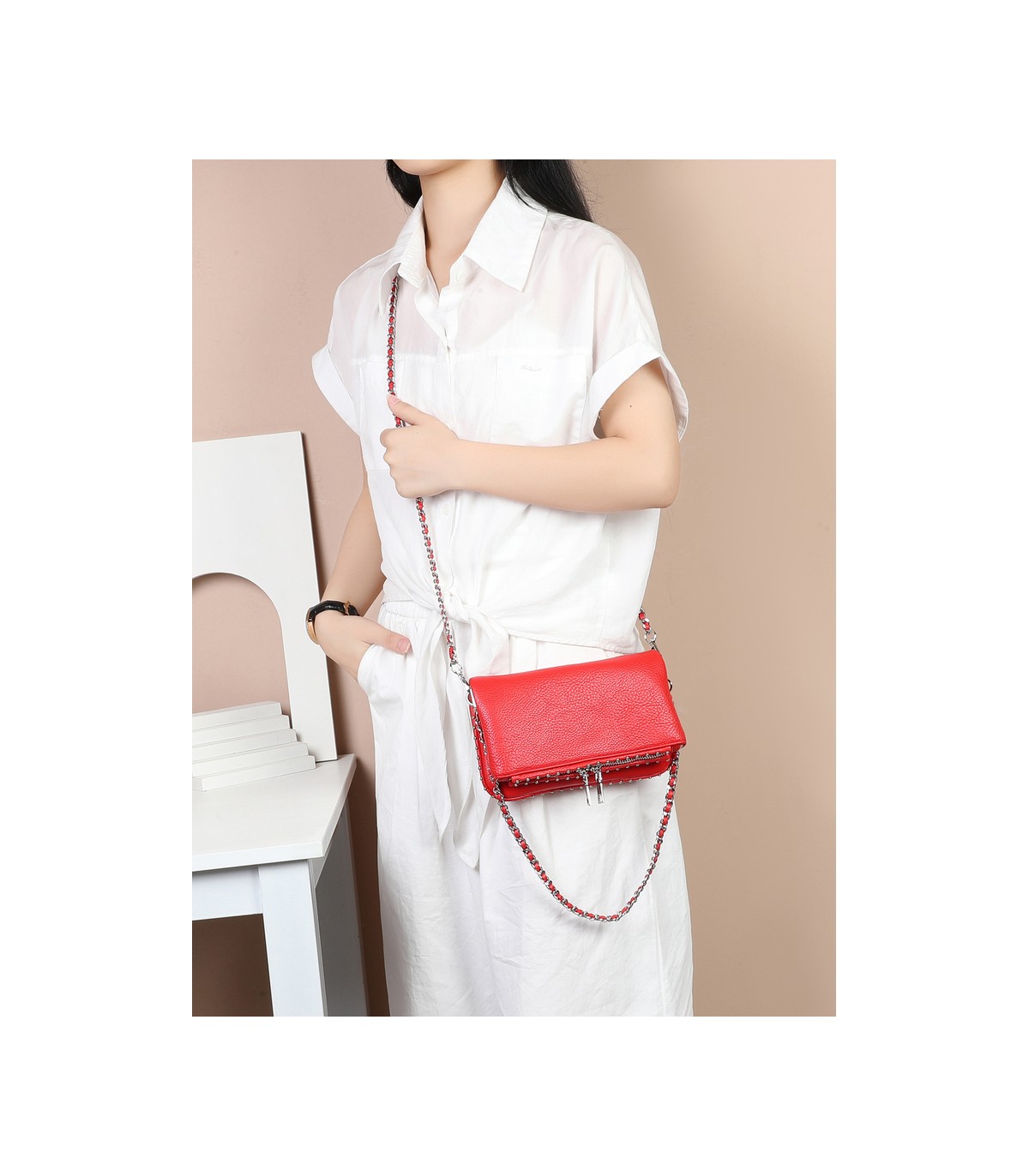 T11915-Bolso Bandolera con tachuela al borde.
