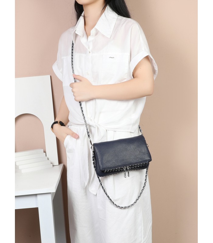 T11915-Bolso Bandolera con tachuela al borde.