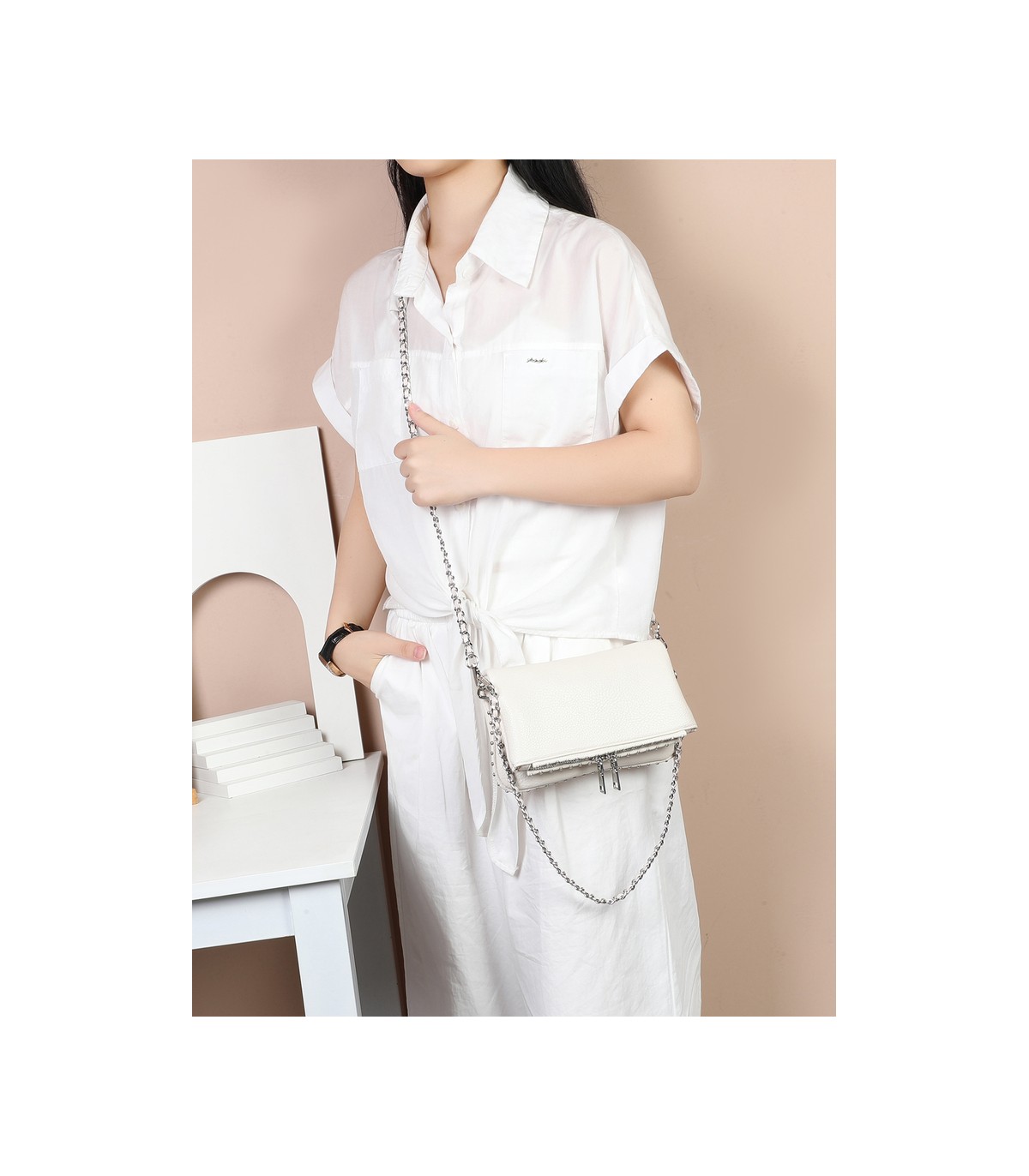T11915-Bolso Bandolera con tachuela al borde.