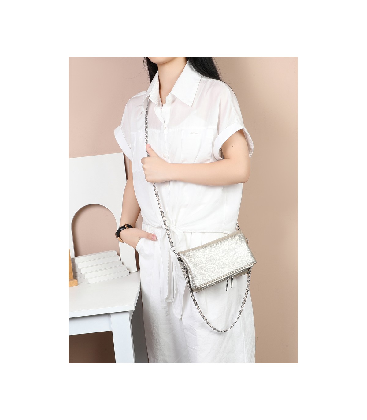 T11915-Bolso Bandolera con tachuela al borde.