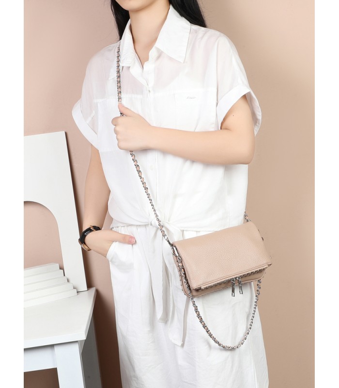 T11915-Bolso Bandolera con tachuela al borde.