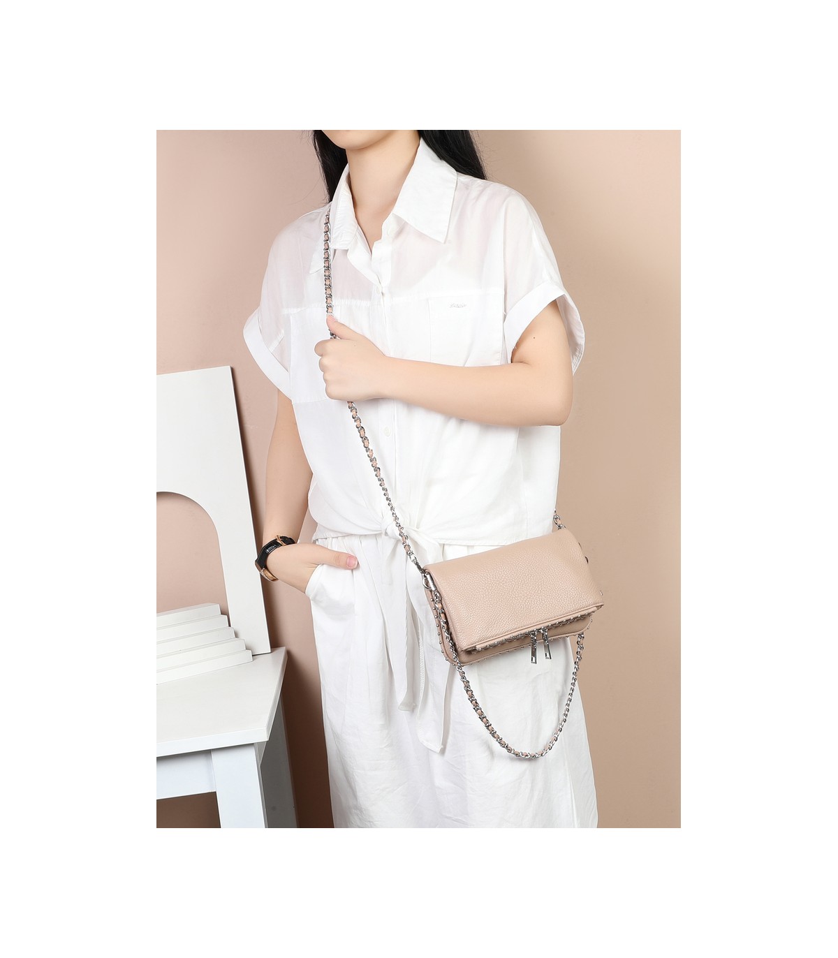 T11915-Bolso Bandolera con tachuela al borde.