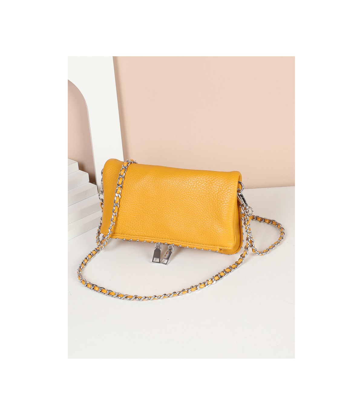 T11915-Bolso Bandolera con tachuela al borde.